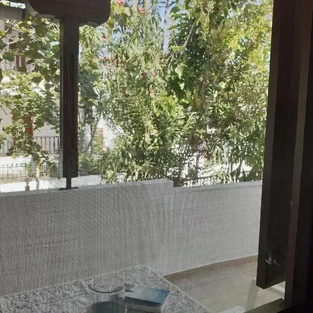 Spacious House 100 Metres From The Beach *