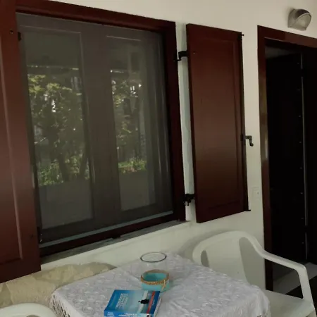 Spacious House 100 Metres From The Beach