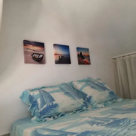 Dom wakacyjny Spacious House 100 Metres From The Beach