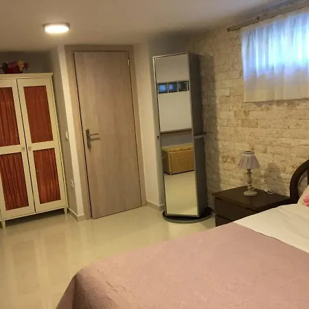 Spacious House 100 Metres From The Beach *